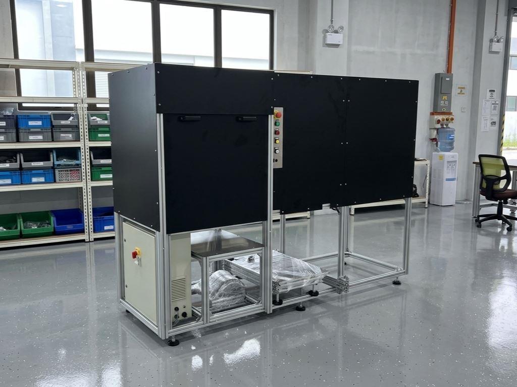 Surface Defect Detection System for Glossy and Semi-Glossy Industrial Components